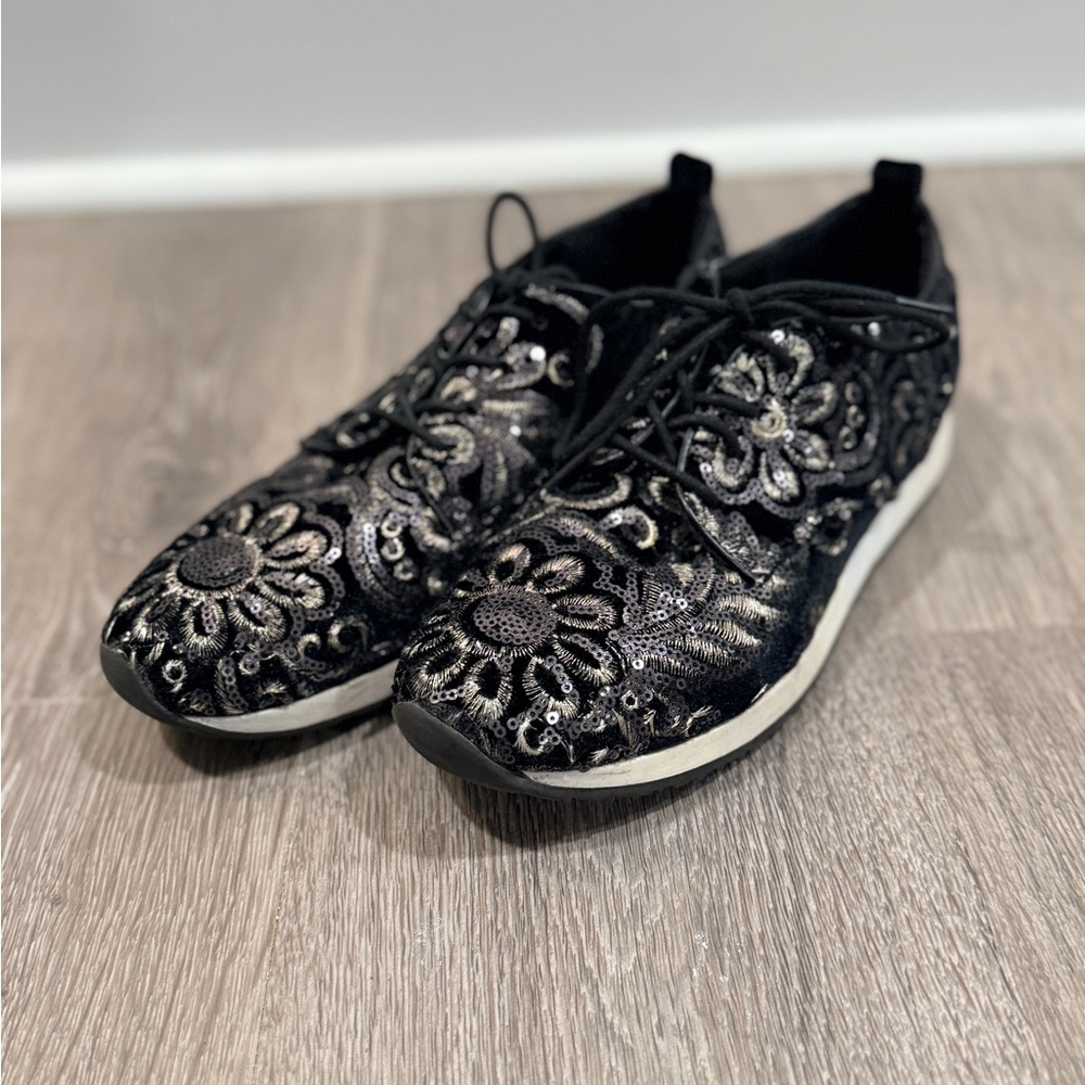 Cafe Noir‎ Chic Black Embroidered Floral Women's Sneakers Size 39/6